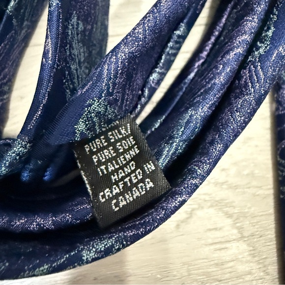 Dion Collection Navy Blue Floral Woven Tie Pure Italian Silk - Made in Canada - Picture 4 of 14